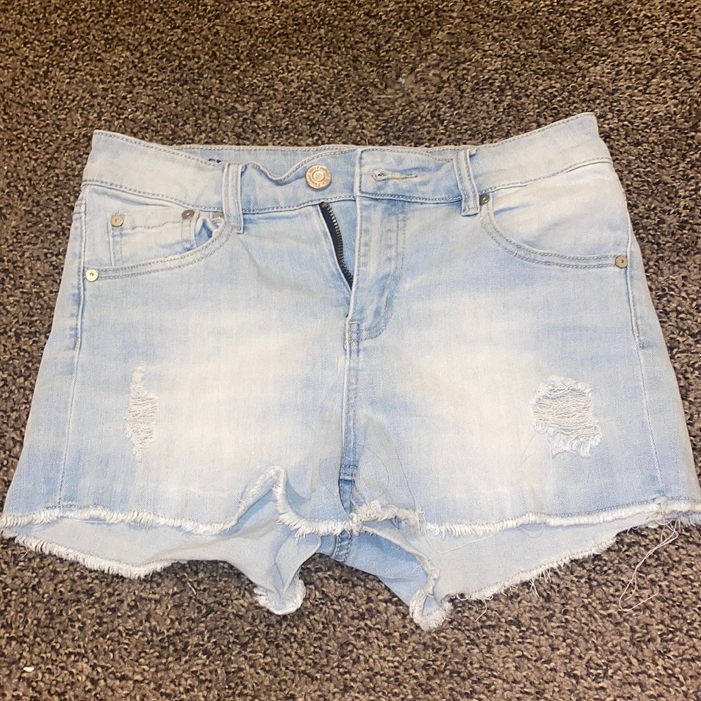 Super cute Jean shorts with rips, size 7/27